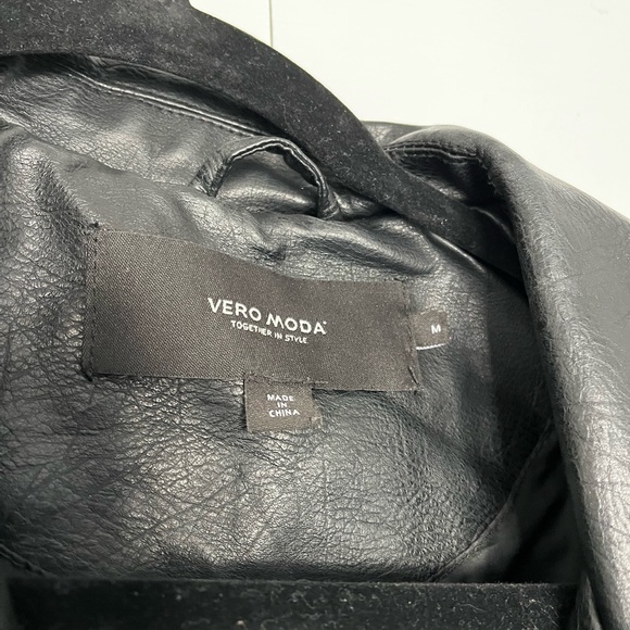 Leather jacket - Picture 3 of 5